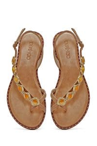 صندل زنانه قهوه‌ای روشن نگین‌دار چرم انگشتی دری مد