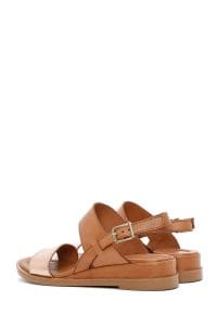 صندل زنانه قهوه‌ای روشن چرم بنددار دری مد