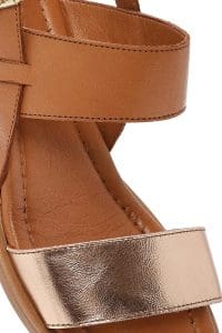 صندل زنانه قهوه‌ای روشن چرم بنددار دری مد