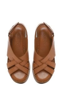 صندل زنانه قهوه‌ای روشن چرم تخت ضخیم راحتی دری مد