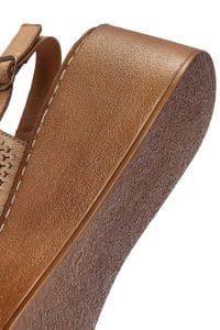 صندل زنانه قهوه‌ای روشن چرم طرح‌دار لژدار بنددار راحتی دری مد