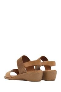 صندل زنانه قهوه‌ای روشن چرم لژدار دری مد