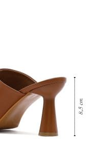 صندل زنانه قهوه‌ای روشن چرم پاشنه‌دار دری مد