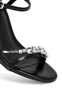 صندل زنانه مشکی نگین‌دار پاشنه‌نازک بنددار دری مد