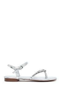 صندل زنانه نقره‌ای نگین‌دار انگشتی دری مد