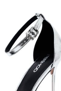 صندل زنانه نقره‌ای چرم متالیک پاشنه‌نازک بلند بنددار دری مد