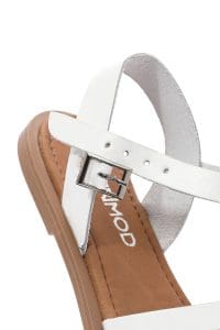 صندل زنانه چرمی سفید انگشتی بندی مدل بدروم دری مد