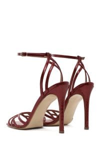 صندل زنانه چرمی قرمز ورنی با پاشنه بلند نازک و بنددار دری مد