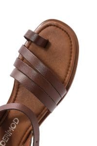 صندل زنانه چرمی قهوه‌ای انگشتی بندی مدل بدروم دری مد