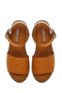 صندل زنانه چرمی قهوه‌ای با بند و زیره ضخیم دری مد