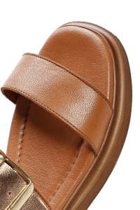 صندل زنانه چرمی قهوه‌ای روشن سگک‌دار دری مد