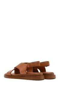 صندل زنانه چرمی قهوه‌ای روشن کشی دری مد