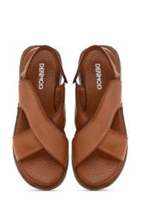 صندل زنانه چرمی قهوه‌ای روشن کشی دری مد