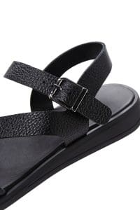 صندل زنانه چرمی مشکی بندی دری مد