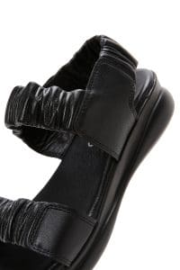 صندل زنانه چرمی مشکی راحتی دری مد