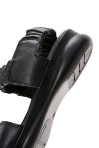 صندل زنانه چرمی مشکی راحتی دری مد