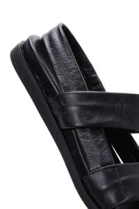 صندل زنانه چرمی مشکی ساده دری مد