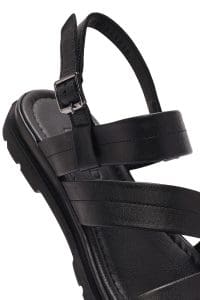 صندل زنانه چرمی مشکی سگک‌دار دری مد