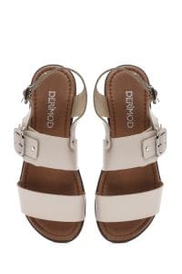 صندل زنانه چرمی کرم سگک‌دار مدل بدروم دری مد