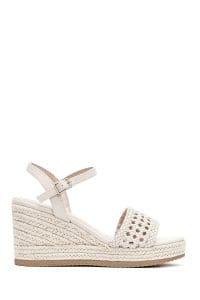 صندل زنانه کرم بافت‌دار بنددار لژدار اسپادریل دری مد