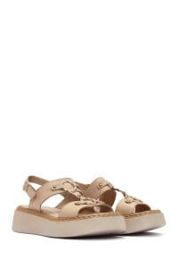 صندل زنانه کرم چرم بنددار تخت ضخیم راحتی دری مد