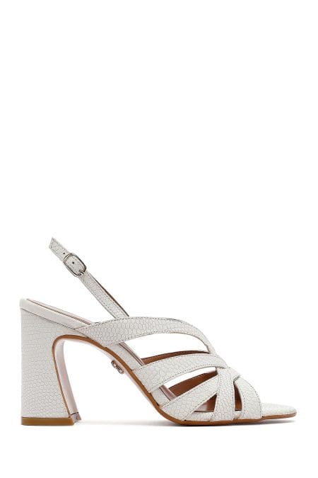 صندل زنانه کرم چرم طرح‌دار پاشنه‌ضخیم بنددار دری مد