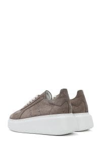 کتونی زنانه بژ با بند و زیره ضخیم چرم و جیر دری مد