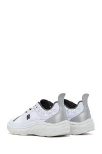 کتونی زنانه سفید بنددار با زیره ضخیم دری مد