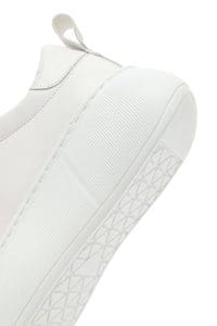 کتونی زنانه سفید بنددار با زیره ضخیم دری مد