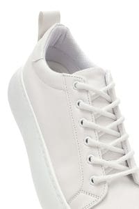 کتونی زنانه سفید بنددار با زیره ضخیم دری مد