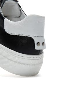 کتونی زنانه سیاه با بند چرم دری مد