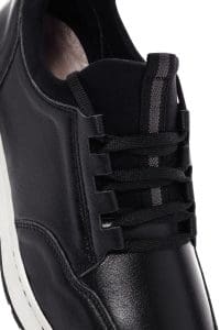 کتونی زنونه چرم مشکی بنددار با زیره ضخیم دری مد