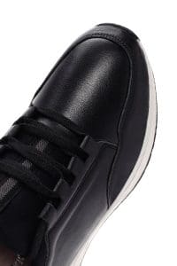 کتونی زنونه چرم مشکی بنددار با زیره ضخیم دری مد