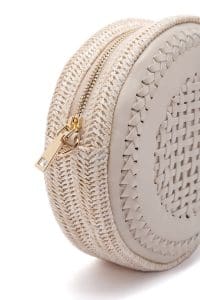 کیف کراس بادی زنانه چرم سفید بافت‌دار مینی بند بلند دری مد