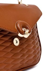 کیف کراس بادی زنانه چرم قهوه‌ای بند بلند طرح‌دار دری مد