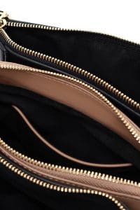 کیف کراس بادی زنانه چرم مشکی بند بلند با جزئیات اکسسوری دری مد