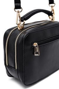 کیف کراس بادی زنانه چرم مشکی بند بلند چاپ‌دار دری مد