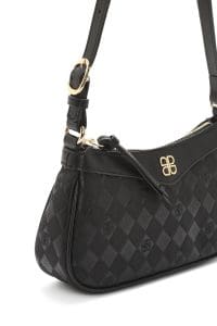 کیف کراس بادی زنانه چرم مشکی چاپ‌دار دری مد