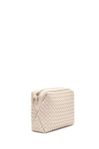 کیف کراس بادی زنانه چرم کرم بافت‌دار دری مد