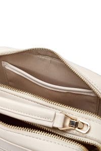 کیف کراس بادی زنانه چرم کرم بند بلند چاپ‌دار دری مد