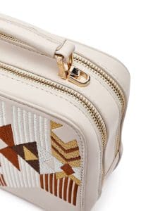 کیف کراس بادی زنانه چرم کرم بند بلند چاپ‌دار دری مد