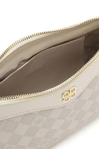 کیف کراس بادی زنانه چرم کرم چاپ‌دار دری مد