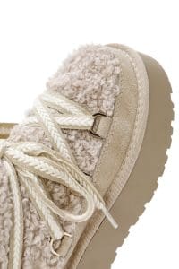 بوت زنانه بژ چرمی لژدار و خزدار دری مد