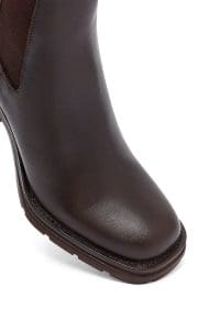 بوت زنانه قهوه‌ای چرمی پاشنه ضخیم دری مد