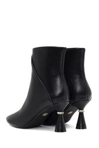 بوت زنانه مشکی زیپ‌دار پاشنه‌دار با جزئیات نگین‌دار دری مد