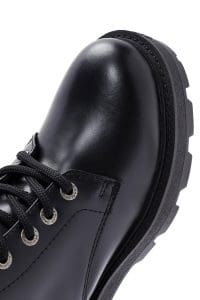 بوت زنانه مشکی چرمی بنددار زیپ‌دار جزئیات دری مد