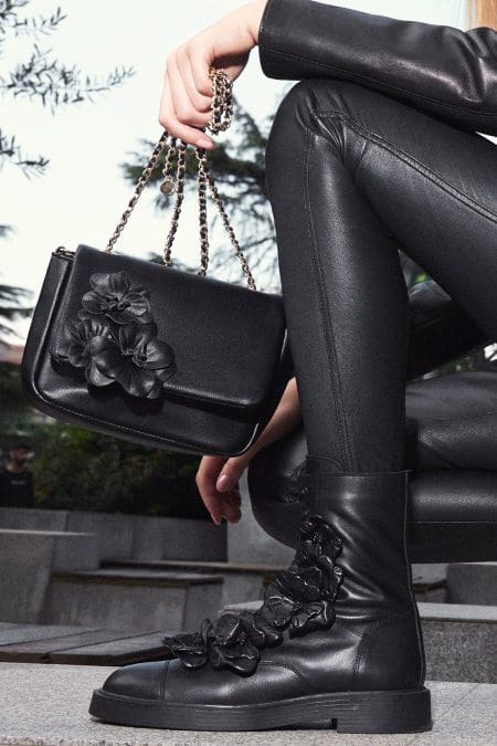 بوت زنانه مشکی چرمی بنددار زیپ‌دار جزئیات دری مد