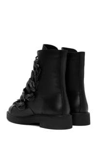 بوت زنانه مشکی چرمی بنددار زیپ‌دار جزئیات دری مد