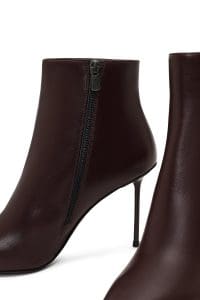 بوت زنانه چرم بوردو زیپ‌دار پاشنه‌نازک دری مد