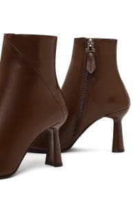 بوت زنانه چرم قهوه‌ای زیپ‌دار پاشنه‌نازک دری مد